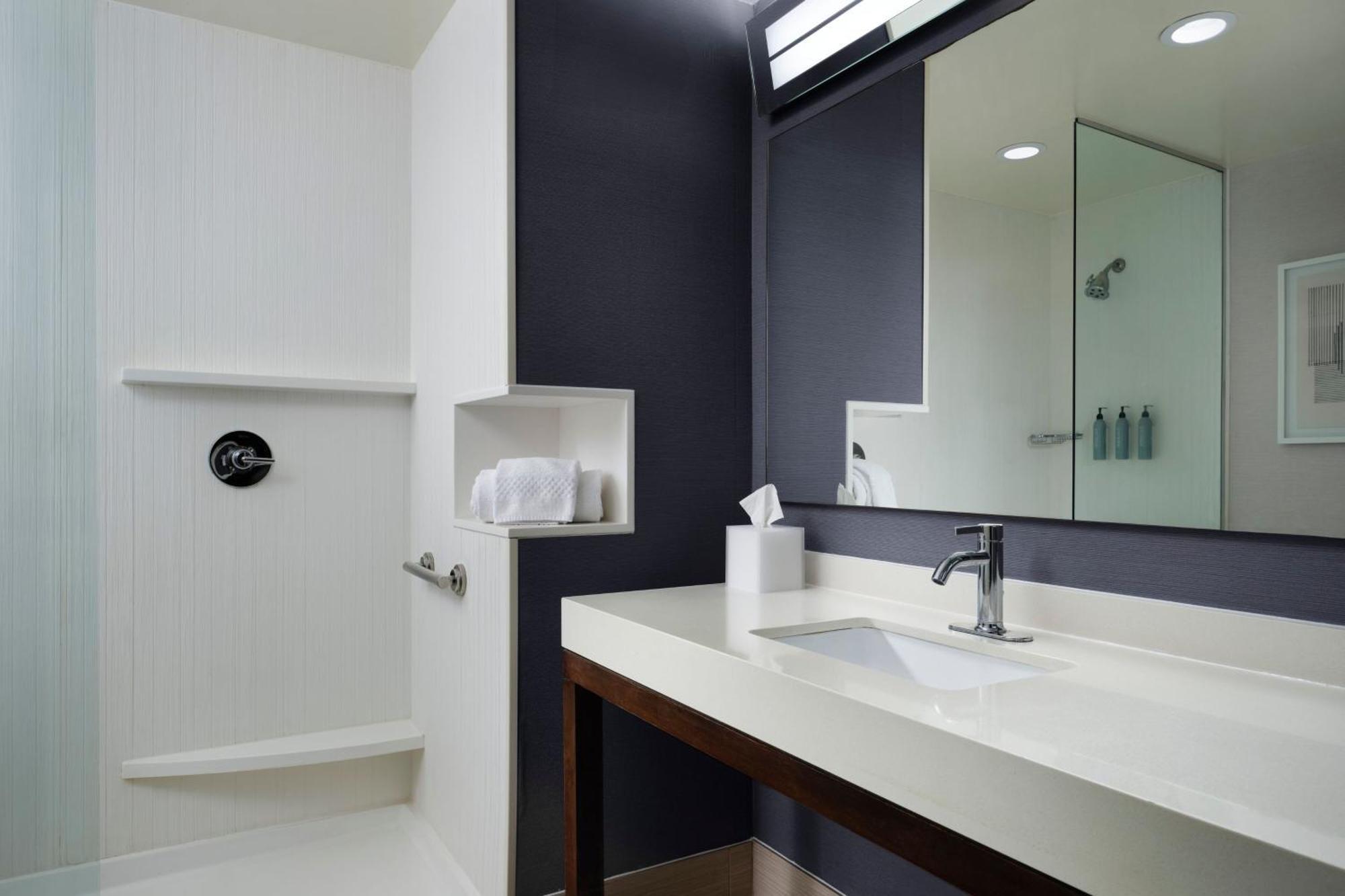 Courtyard By Marriott 3*