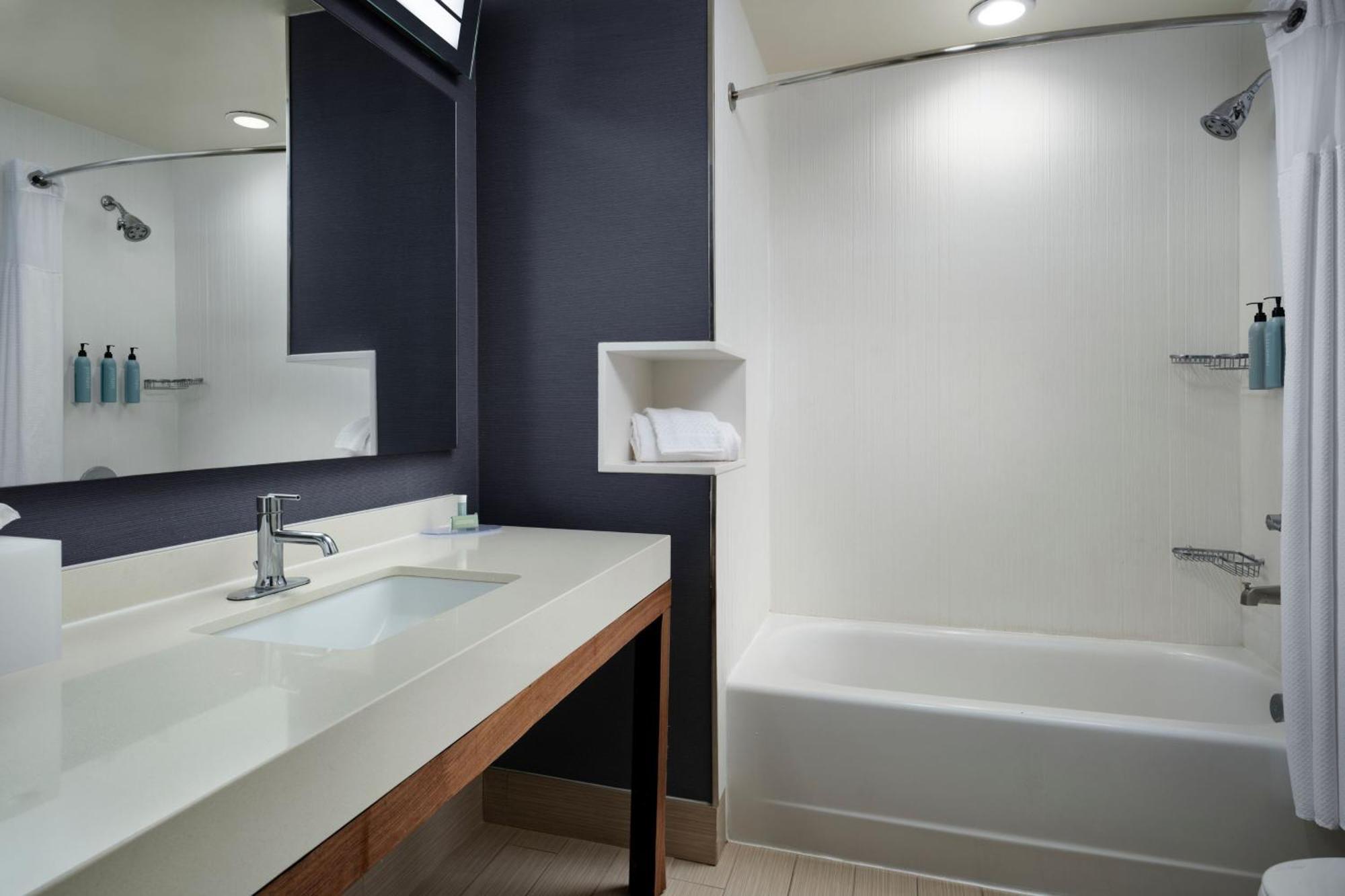 Courtyard By Marriott Hammond
