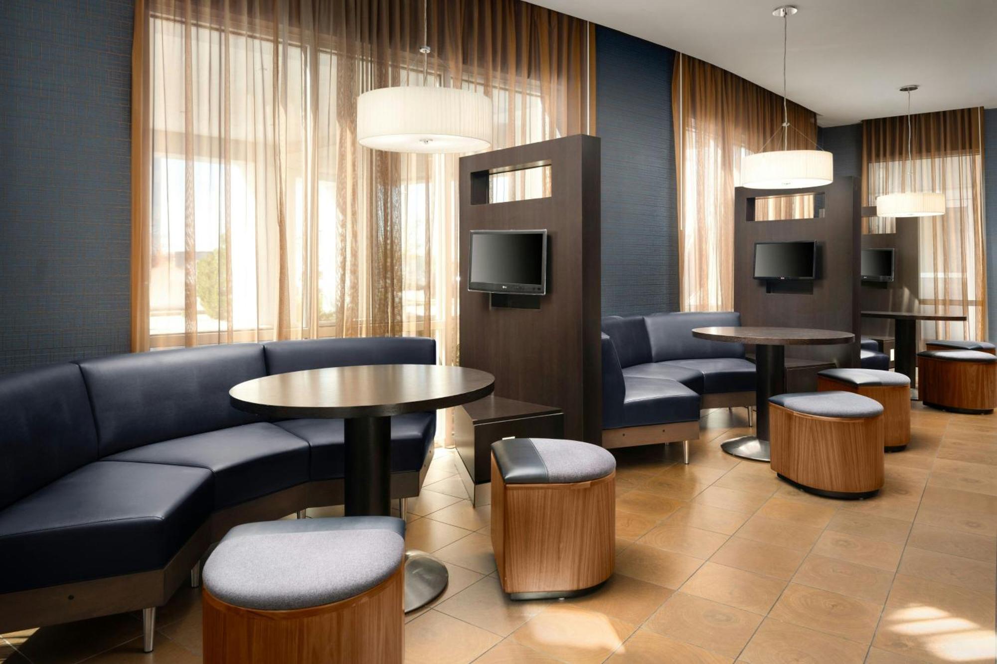 Courtyard By Marriott Hammond