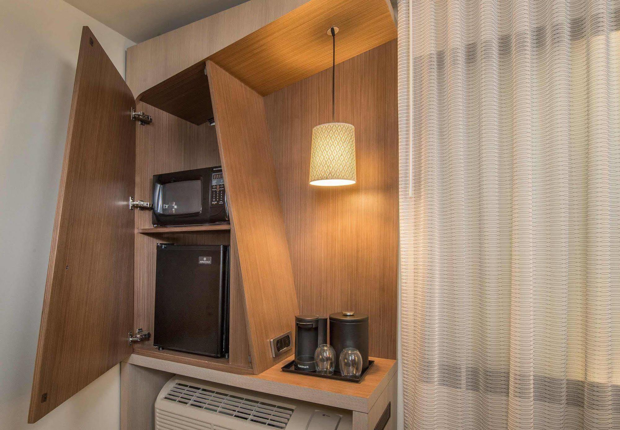 Courtyard By Marriott Hotel